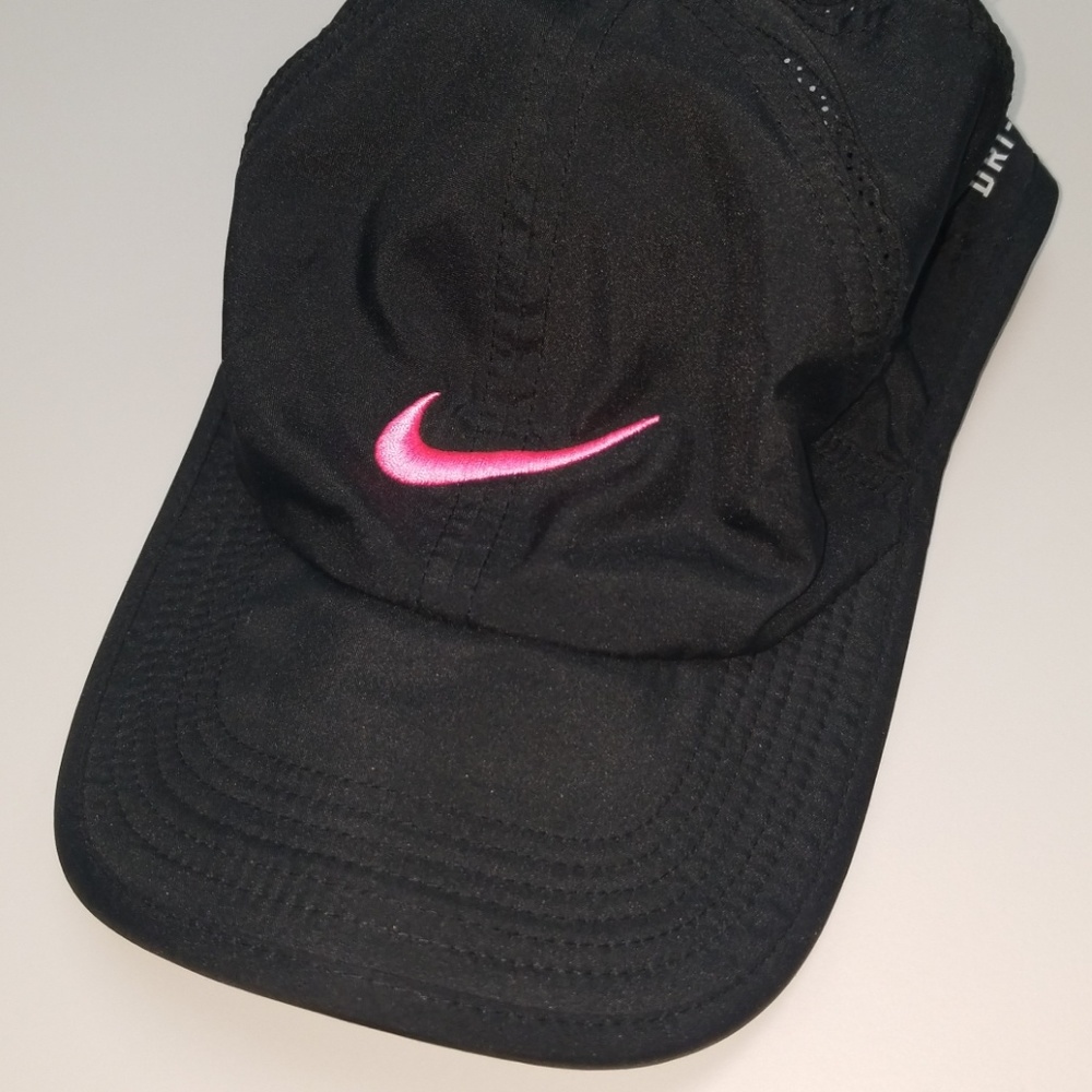 Nike Mulitpurpose Feather Light Dri-Fit